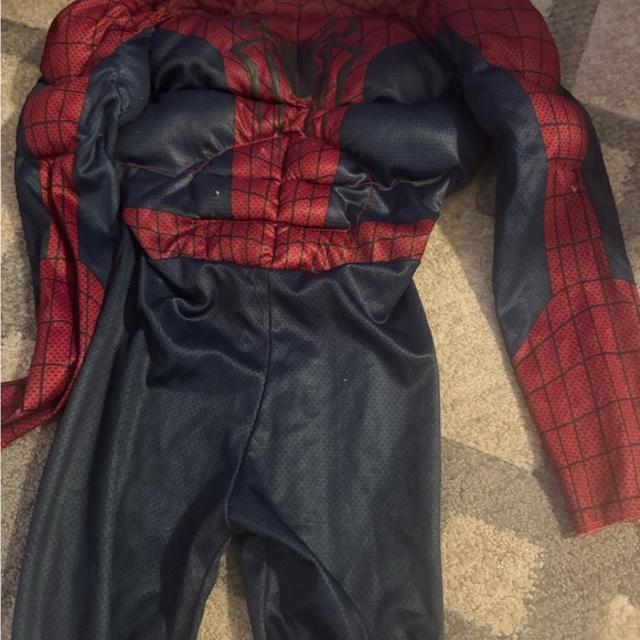 Spiderman costume size 6 - Picture 2 of 6
